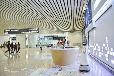 白云机场T2旅游咨询中心试运行,AI机器人小i全天提供服务